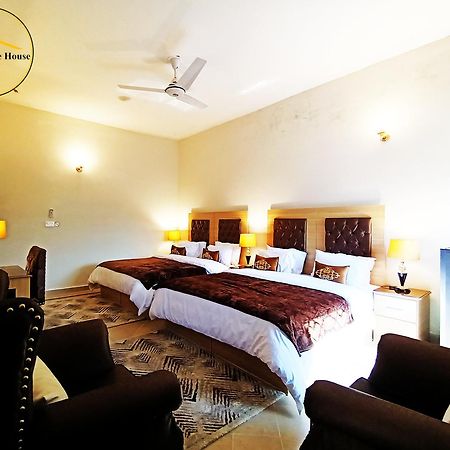 Grand Peace House I Bed & Breakfast อิสลามาบัด ภายนอก รูปภาพ