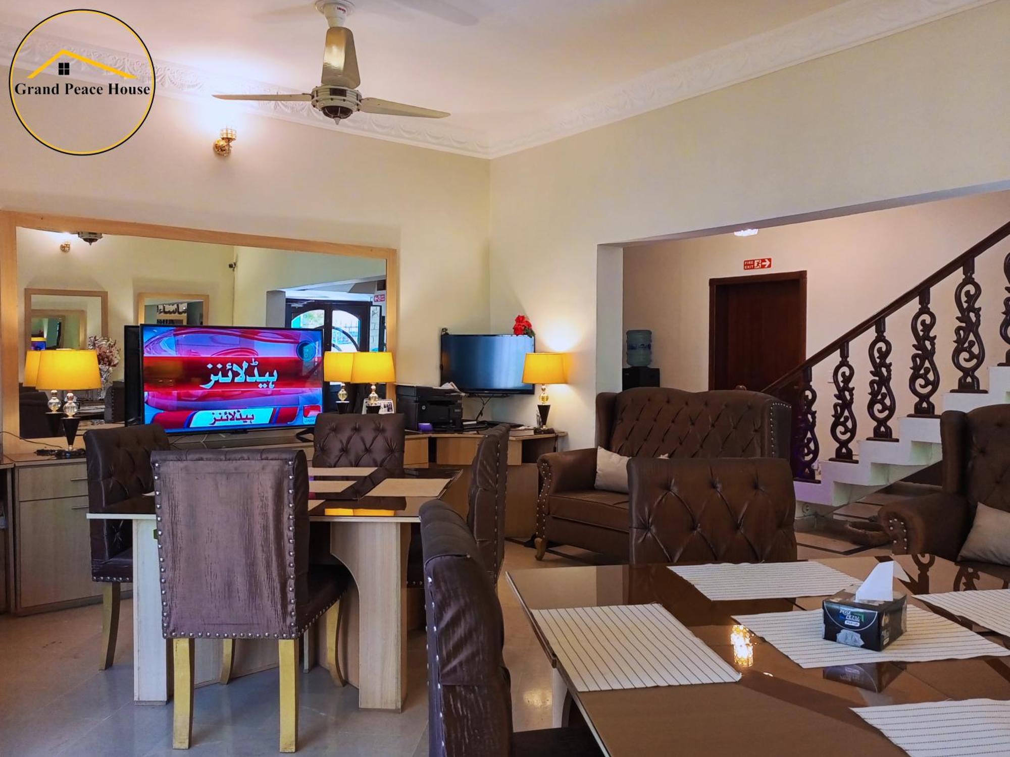 Grand Peace House I Bed & Breakfast อิสลามาบัด ภายนอก รูปภาพ