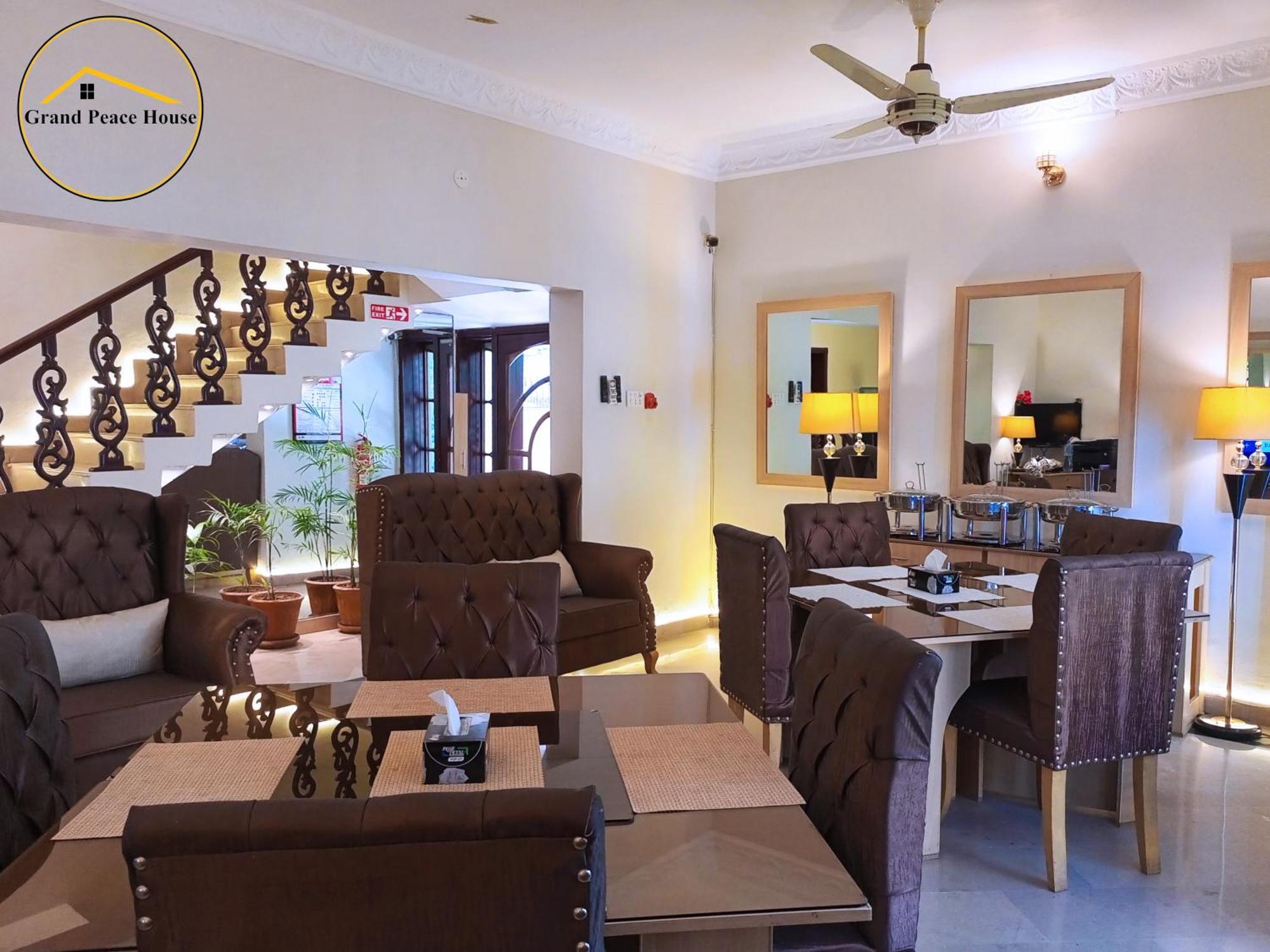 Grand Peace House I Bed & Breakfast อิสลามาบัด ภายนอก รูปภาพ
