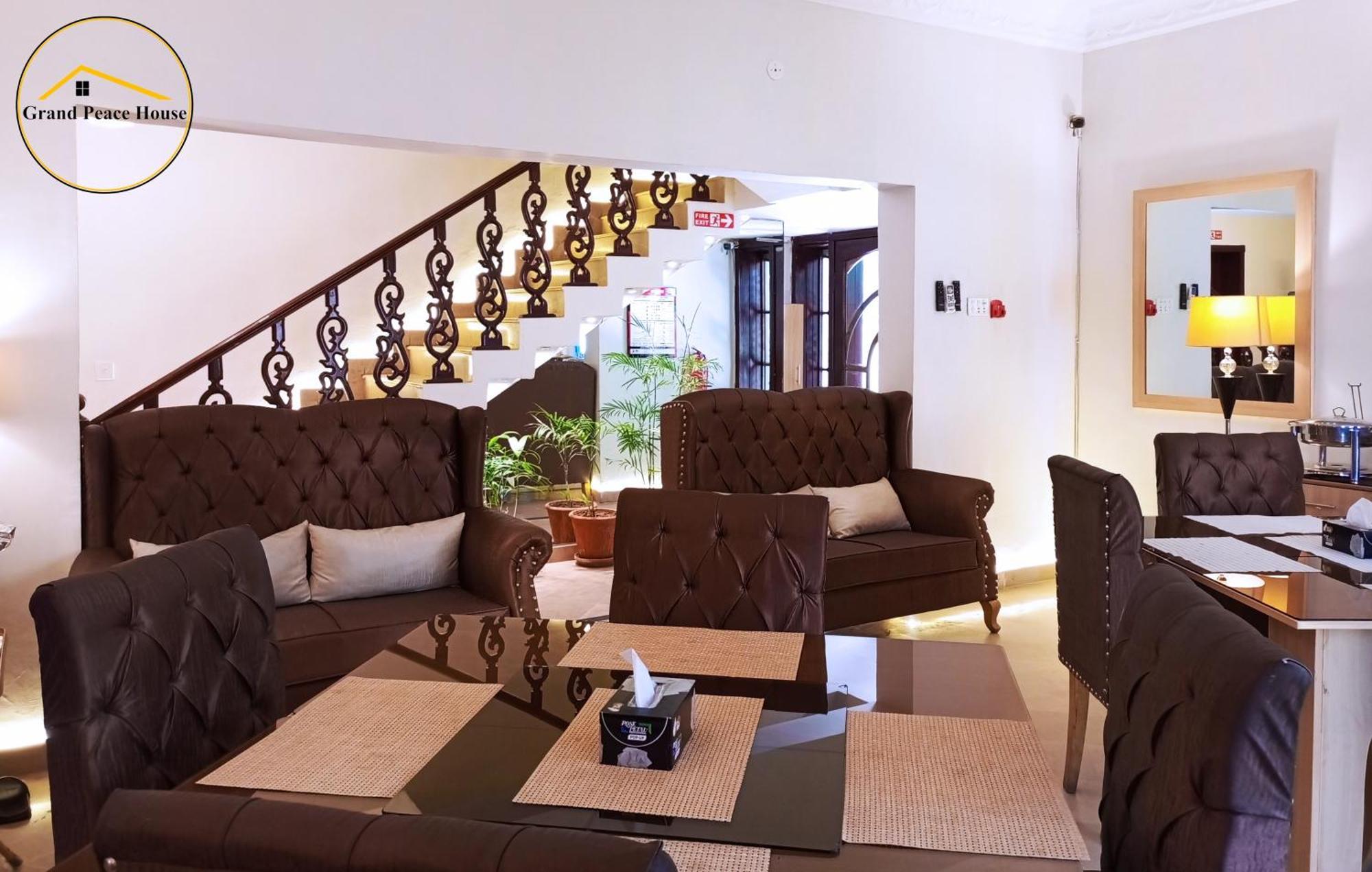 Grand Peace House I Bed & Breakfast อิสลามาบัด ภายนอก รูปภาพ