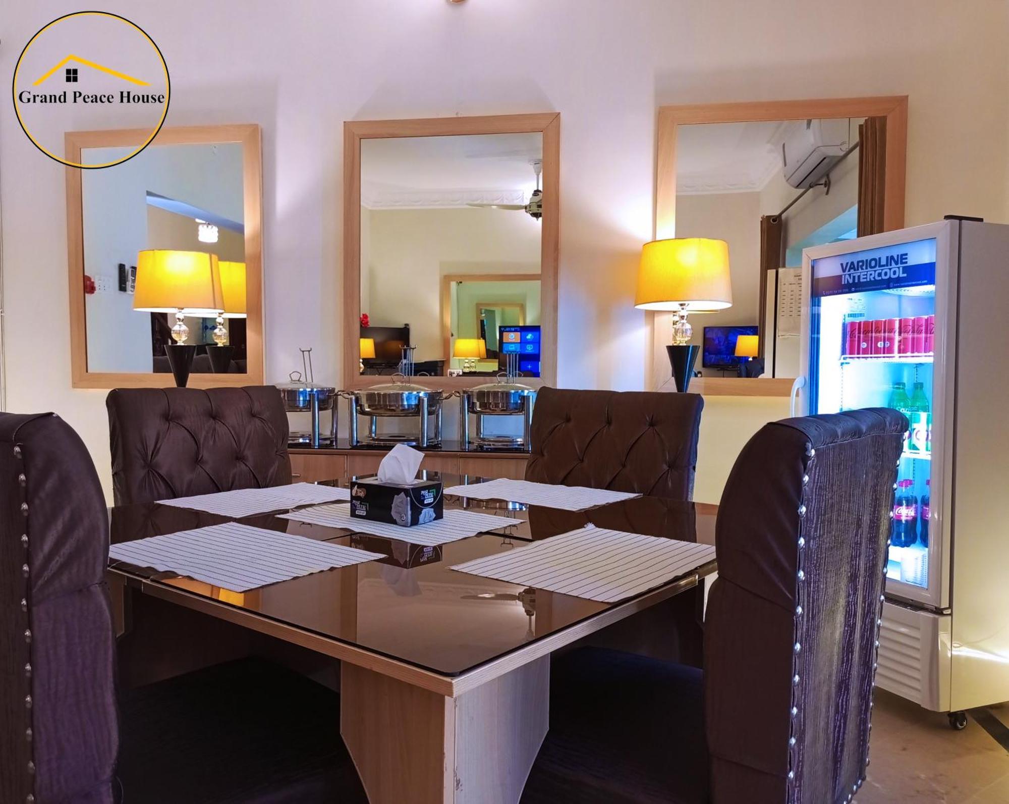 Grand Peace House I Bed & Breakfast อิสลามาบัด ภายนอก รูปภาพ