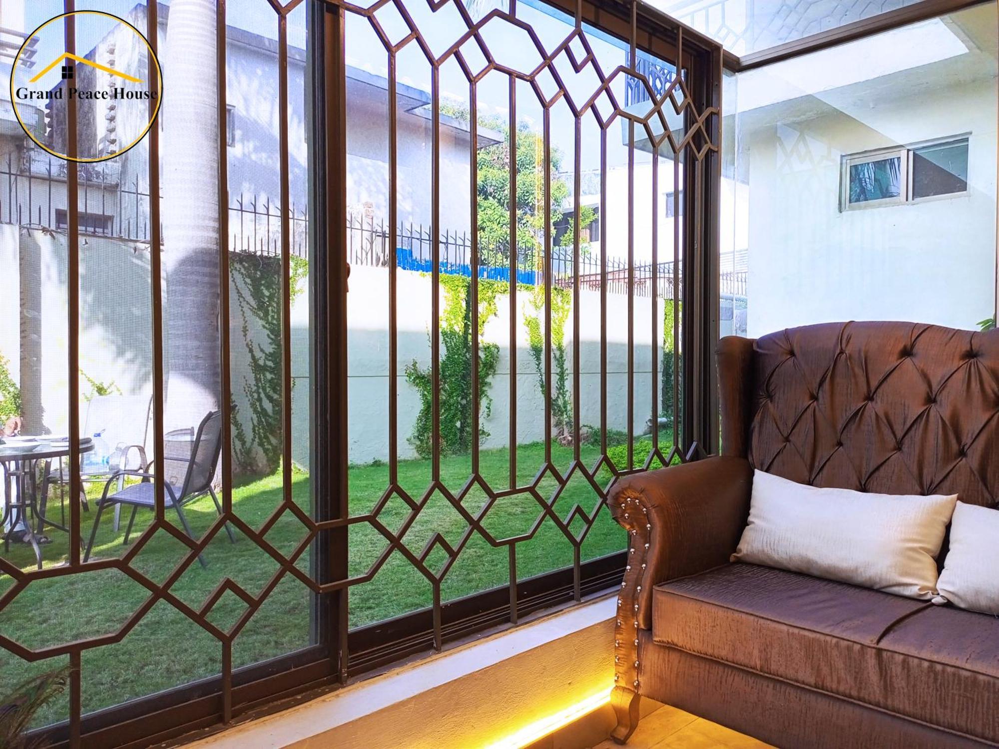 Grand Peace House I Bed & Breakfast อิสลามาบัด ภายนอก รูปภาพ