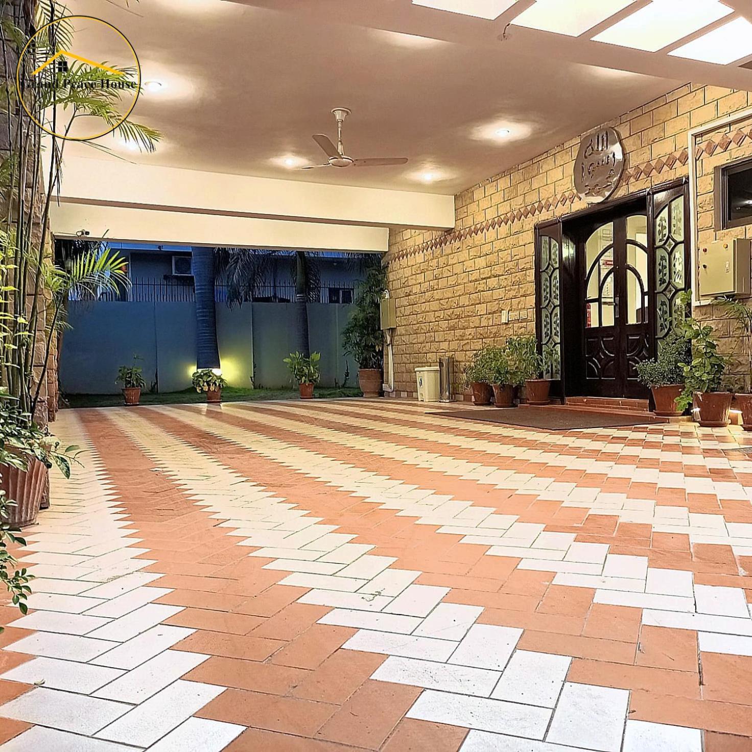 Grand Peace House I Bed & Breakfast อิสลามาบัด ภายนอก รูปภาพ