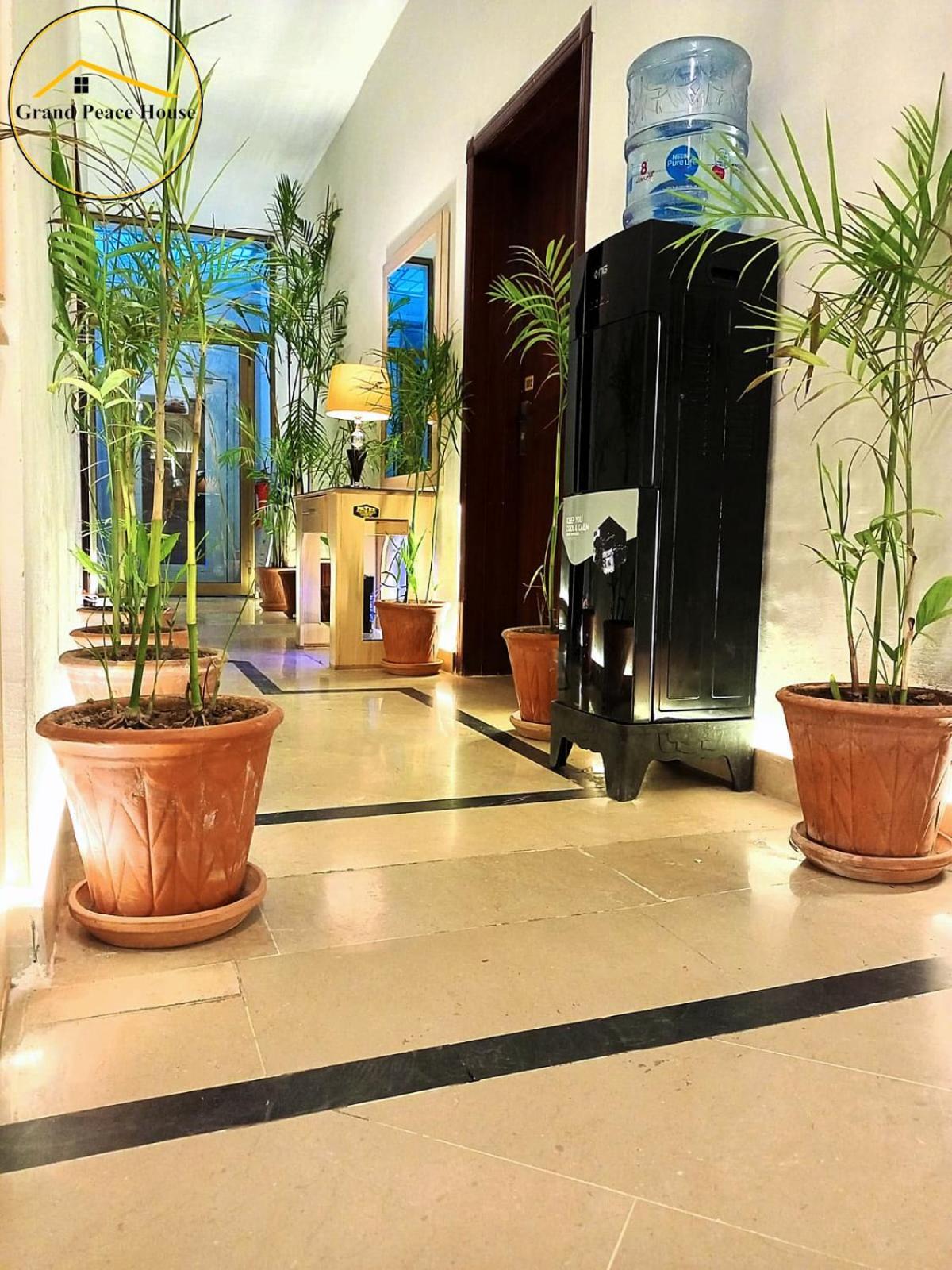 Grand Peace House I Bed & Breakfast อิสลามาบัด ภายนอก รูปภาพ