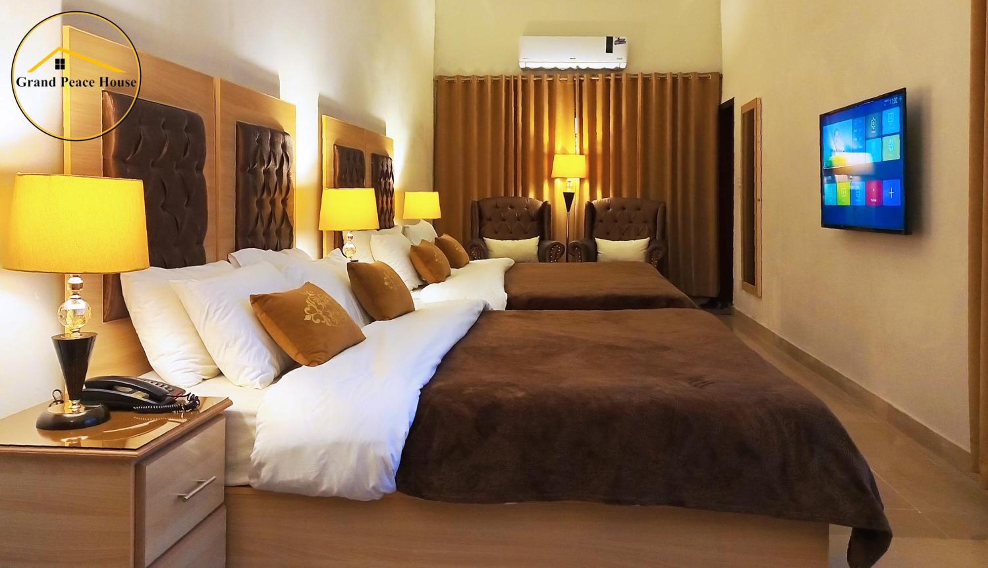 Grand Peace House I Bed & Breakfast อิสลามาบัด ภายนอก รูปภาพ