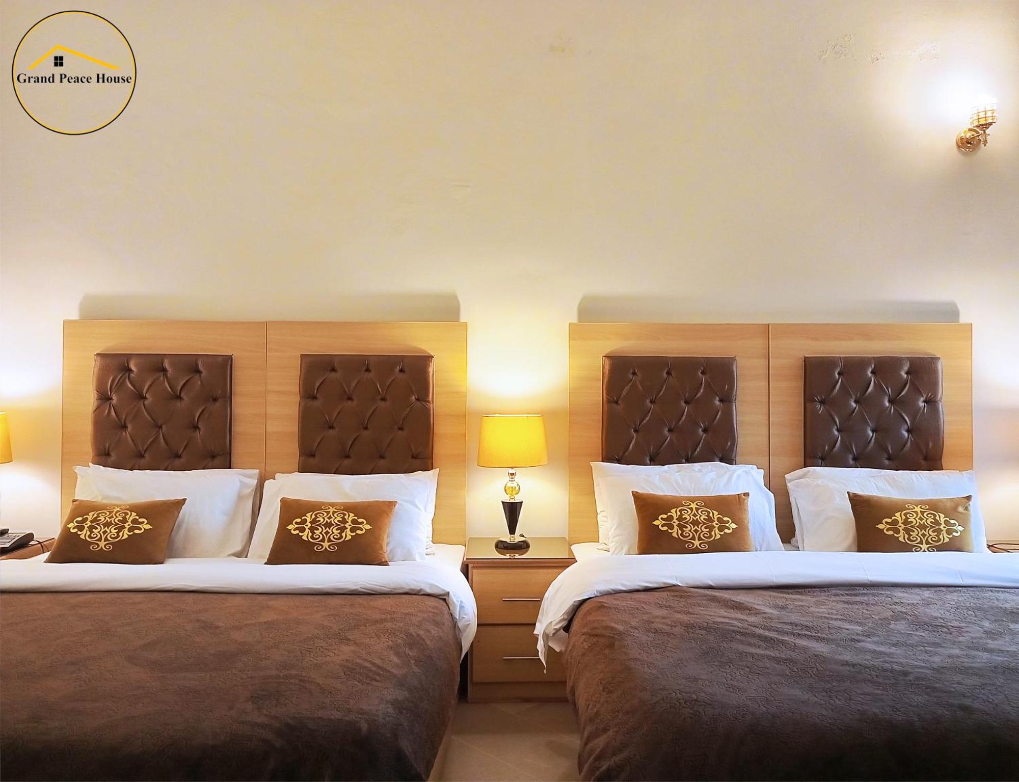 Grand Peace House I Bed & Breakfast อิสลามาบัด ภายนอก รูปภาพ