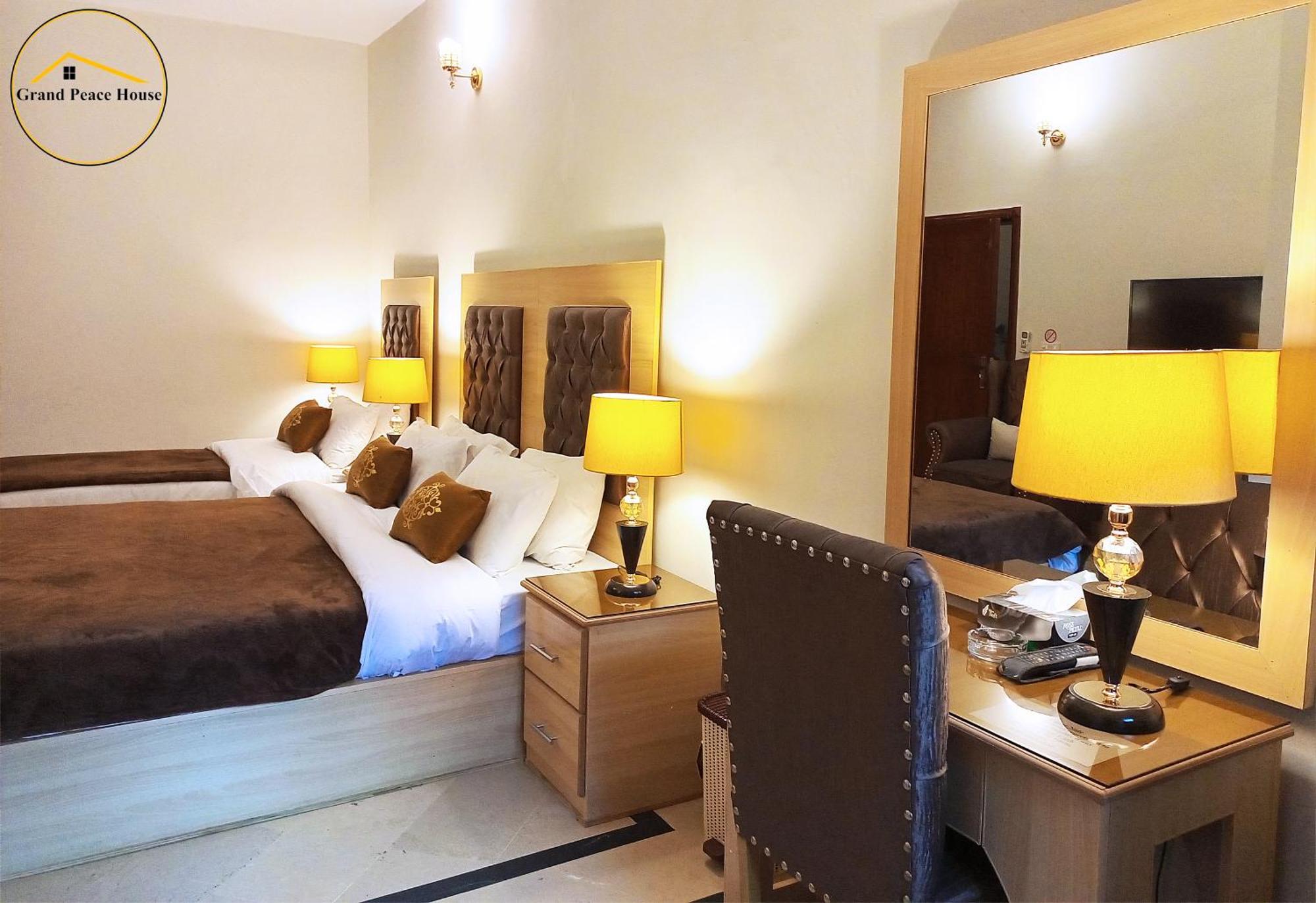 Grand Peace House I Bed & Breakfast อิสลามาบัด ภายนอก รูปภาพ