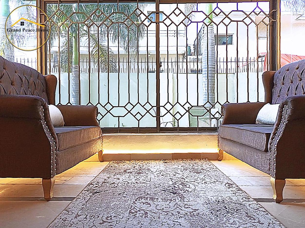 Grand Peace House I Bed & Breakfast อิสลามาบัด ภายนอก รูปภาพ