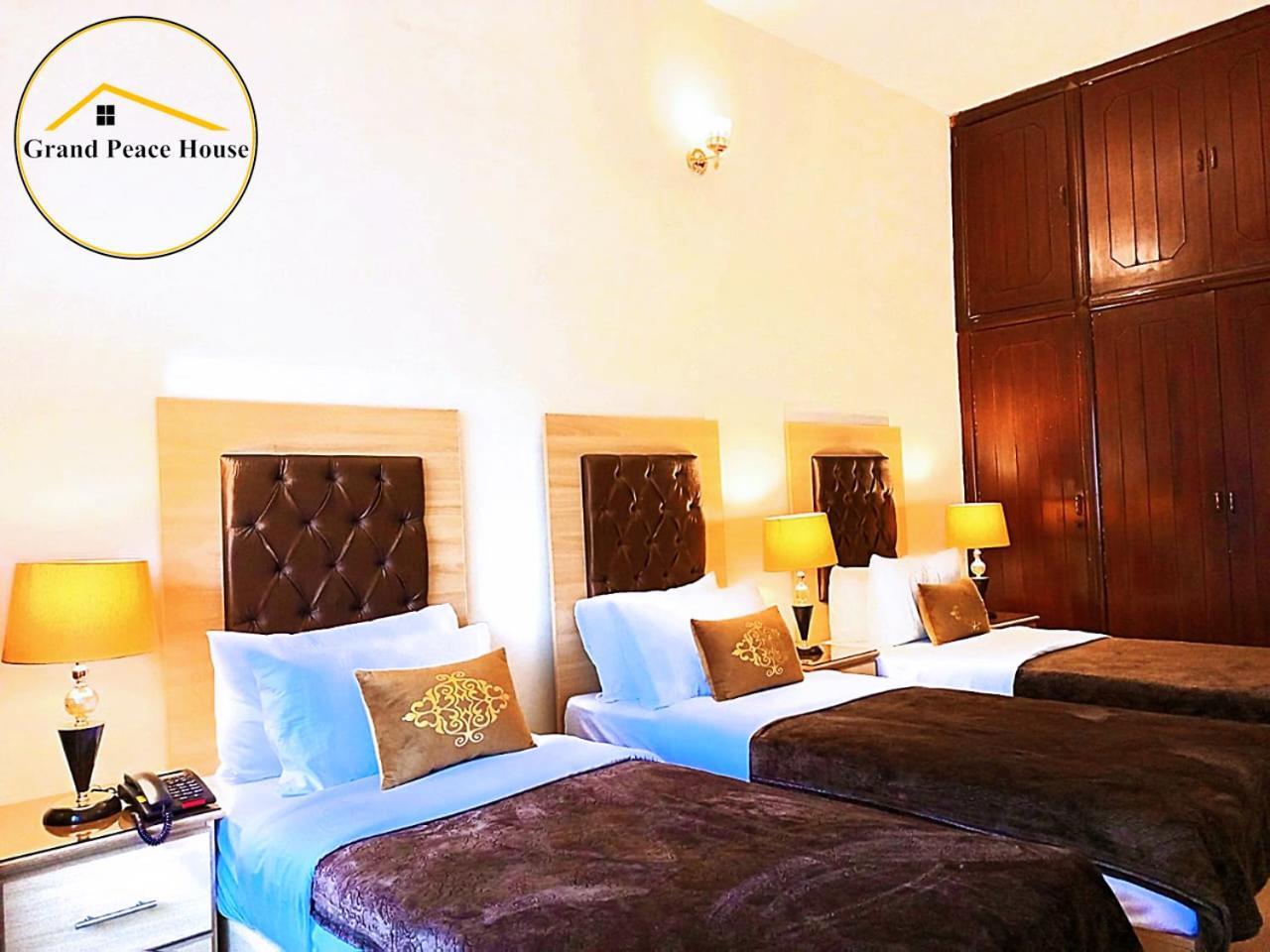 Grand Peace House I Bed & Breakfast อิสลามาบัด ภายนอก รูปภาพ